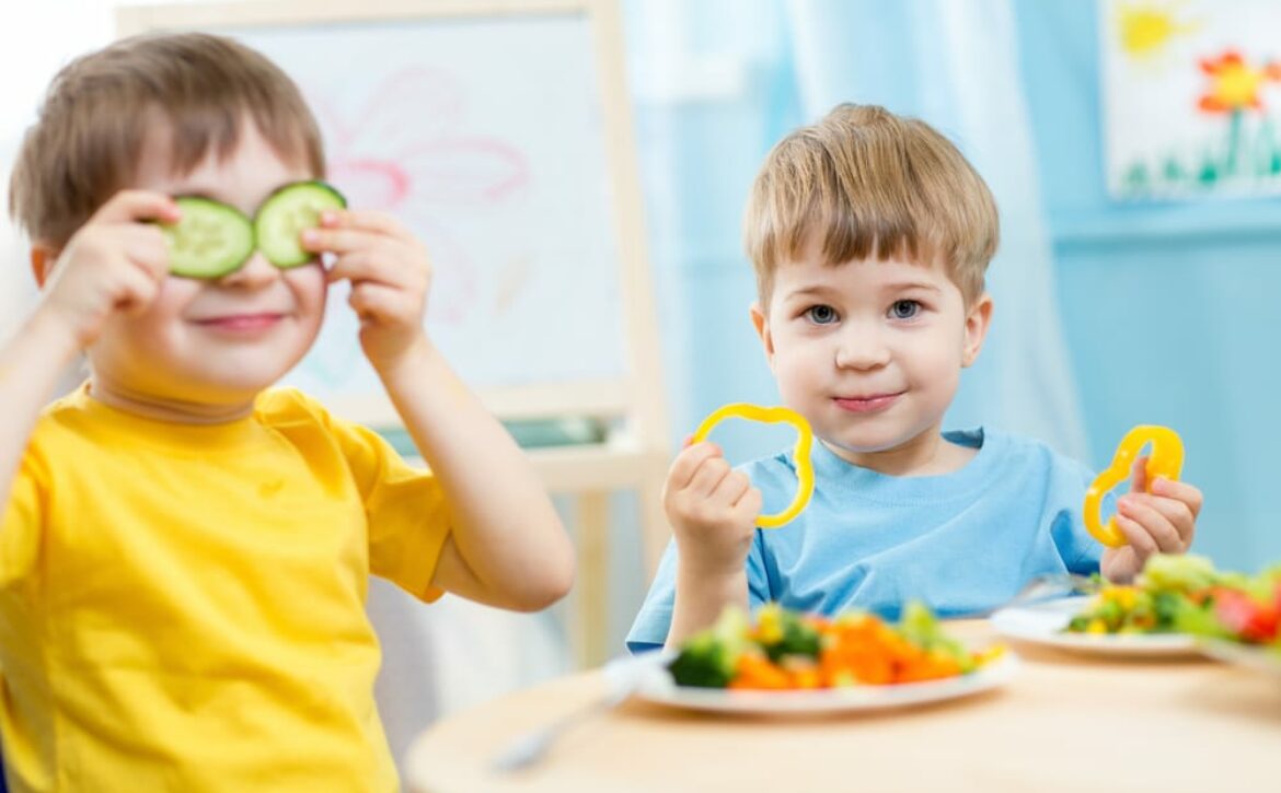 Kids,Eating,Healthy,Food,In,Kindergarten,Or,At,Home
