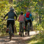 Wakacje z dzieckiem na rowerze - kilkugodzinne i kilkudniowe proste trasy