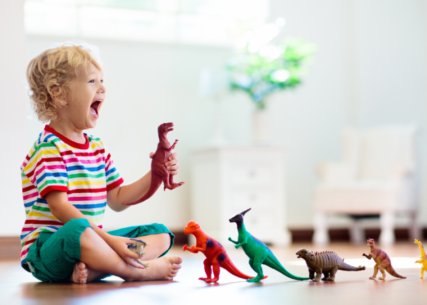 Lalki Barbie i dinozaury – jak te kultowe zabawki wpływają na rozwój dziecka?