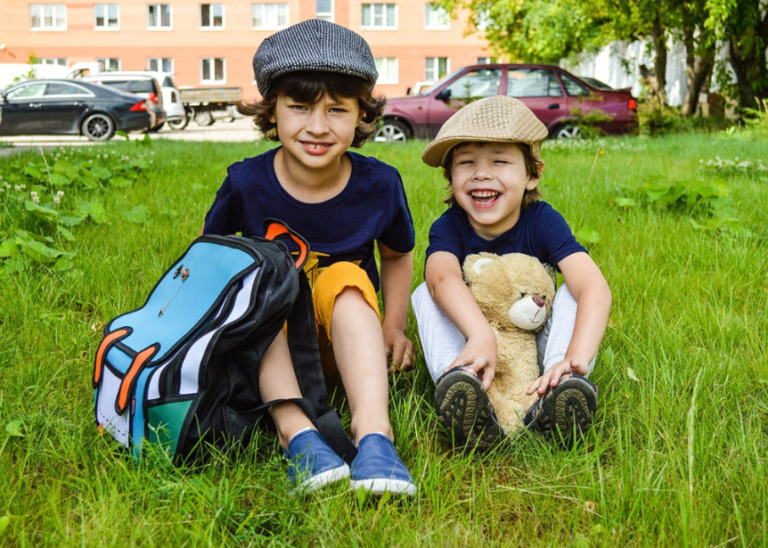 Wycieczki szkolne i przedszkolne: co spakować dziecku?