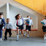 Kapcie chłopięce — bezpieczne i wygodne obuwie dla Twojego synka w szkole