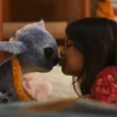 Humor, wzruszenia i niebieski futrzak z kosmosu – recenzja filmu ‘Lilo i Stitch’