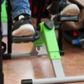 Nogi w ruch, głowa pracuje! Żoliborska podstawówka testuje ‘rowerki do nauki’