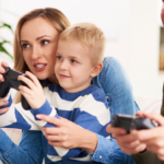 Czy gry komputerowe naprawdę szkodzą dzieciom? Fakty, mity i zdrowe granice