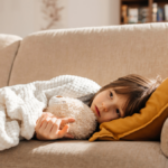 Grypa żołądkowa u dzieci – jak rozpoznać jelitówkę i jak pomóc dziecku?