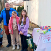 Małe serca, wielka pomoc. Dziewczynki z Bielska-Białej sprzedają zabawki, by wesprzeć chorego Kazika