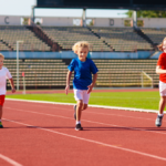 Ta wiadomość ucieszy wielu rodziców. Dzieci mogą pojechać na tańsze sportowe wakacje