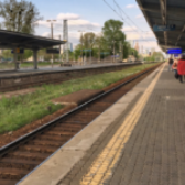 Rodzice pakowali bagaże. Nagle pociąg ruszył, a 5-latka została sama na peronie [wideo]