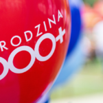 Rodzice nie będą już musieli pamiętać o wniosku? Rząd szykuje ważną zmianę w programie 800+